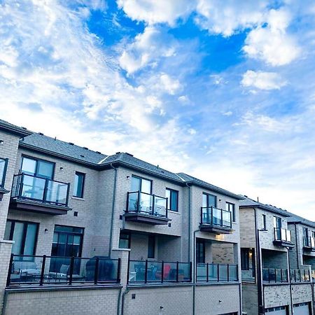Elegant Rooms In Shared Townhouse Next To Beach Whitby Eksteriør bilde