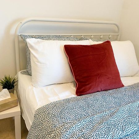 Elegant Rooms In Shared Townhouse Next To Beach Whitby Eksteriør bilde