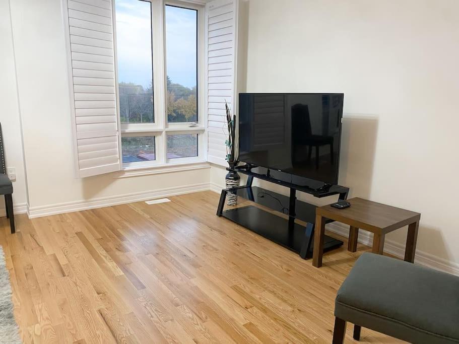 Elegant Rooms In Shared Townhouse Next To Beach Whitby Eksteriør bilde