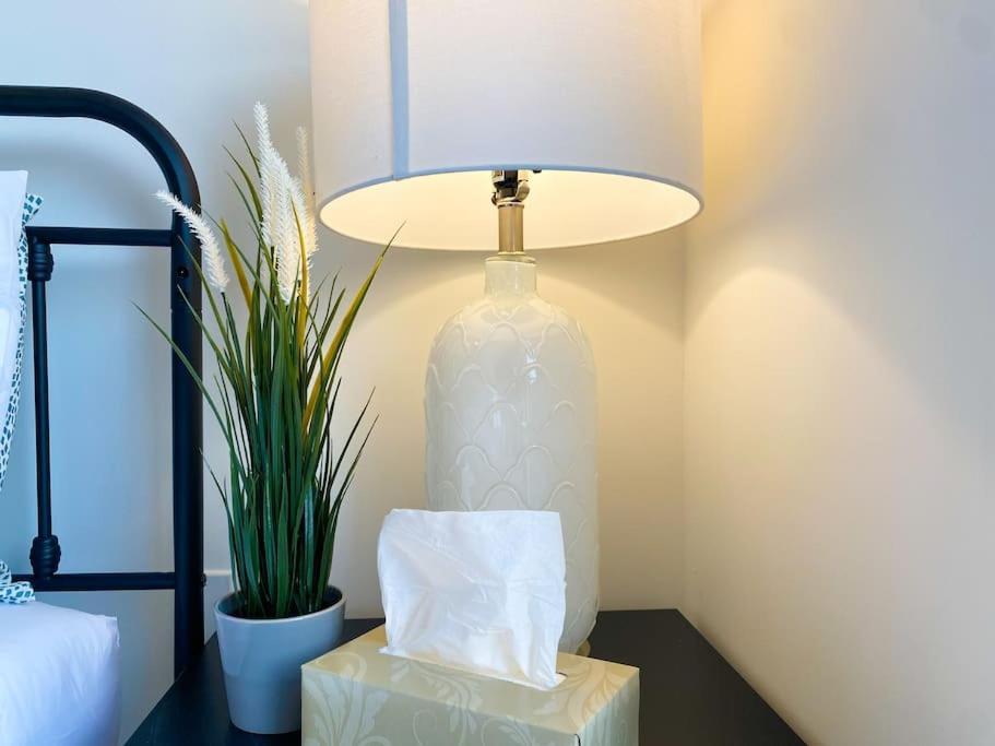 Elegant Rooms In Shared Townhouse Next To Beach Whitby Eksteriør bilde