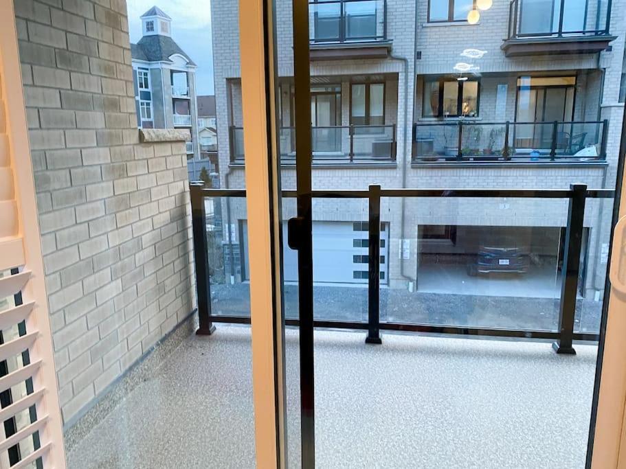 Elegant Rooms In Shared Townhouse Next To Beach Whitby Eksteriør bilde