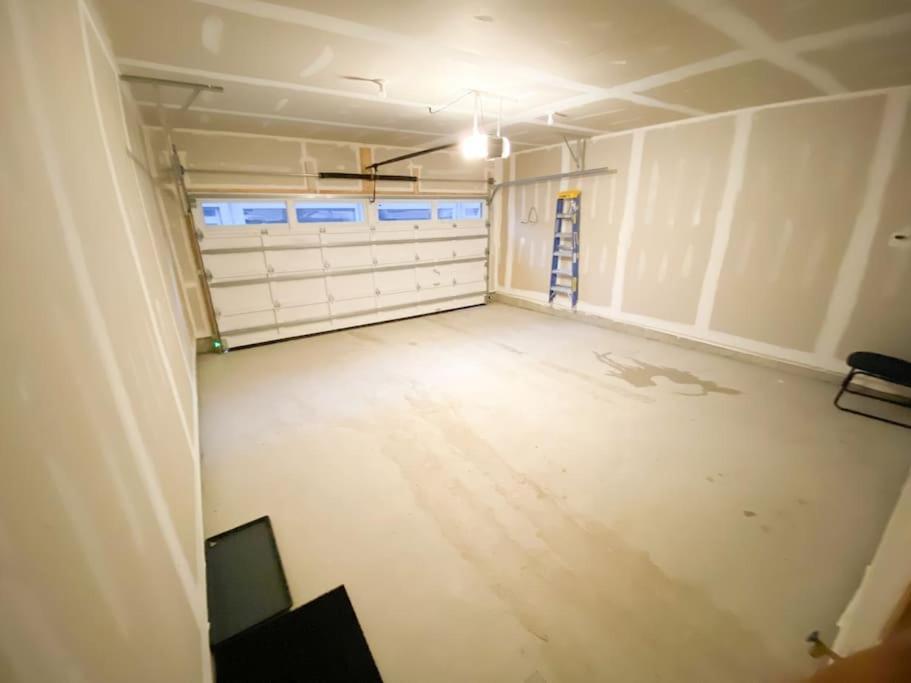 Elegant Rooms In Shared Townhouse Next To Beach Whitby Eksteriør bilde