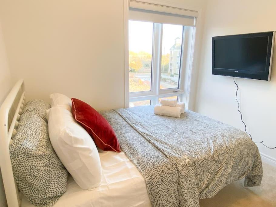 Elegant Rooms In Shared Townhouse Next To Beach Whitby Eksteriør bilde