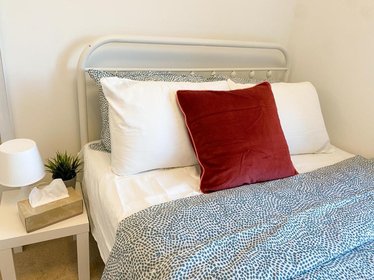 Elegant Rooms In Shared Townhouse Next To Beach Whitby Eksteriør bilde