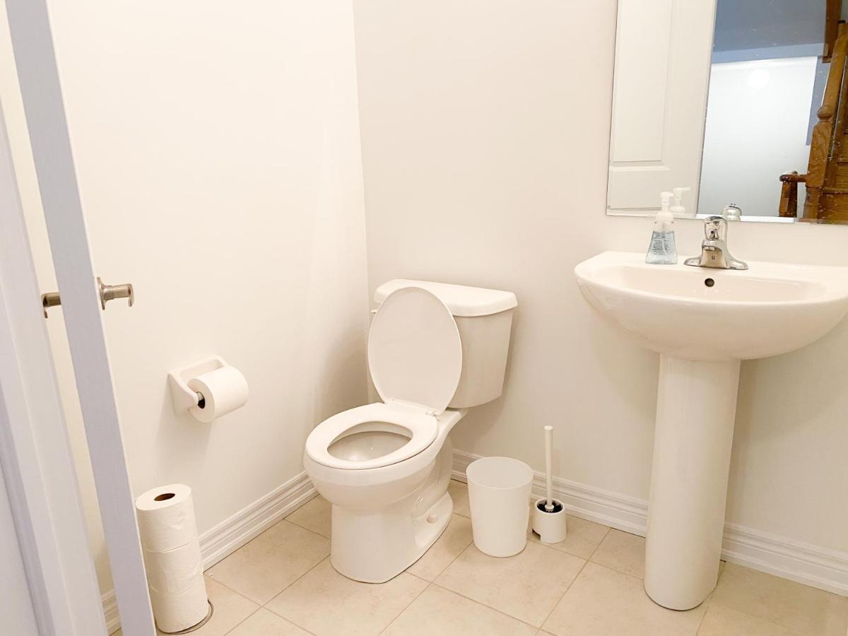 Elegant Rooms In Shared Townhouse Next To Beach Whitby Eksteriør bilde