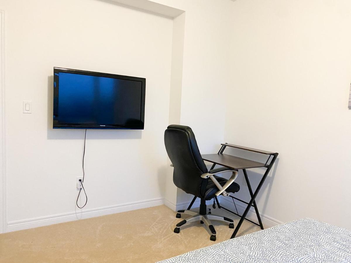 Elegant Rooms In Shared Townhouse Next To Beach Whitby Eksteriør bilde